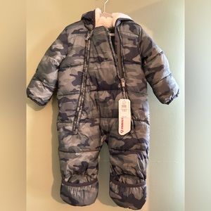 Brand new GAP snow suit 6-12m (green camo)